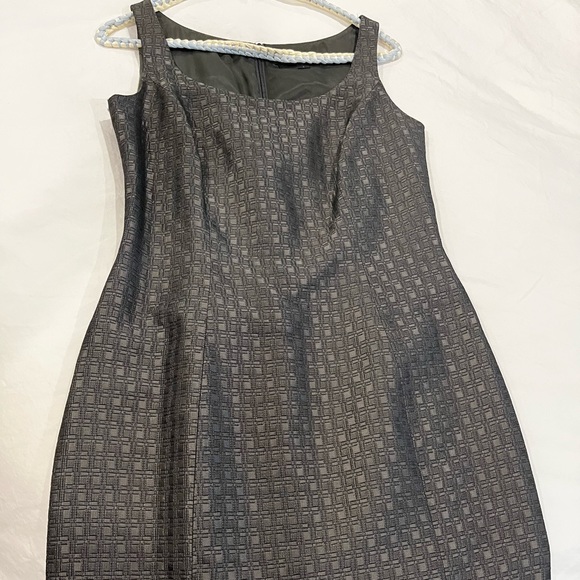 Dress. - Picture 4 of 4